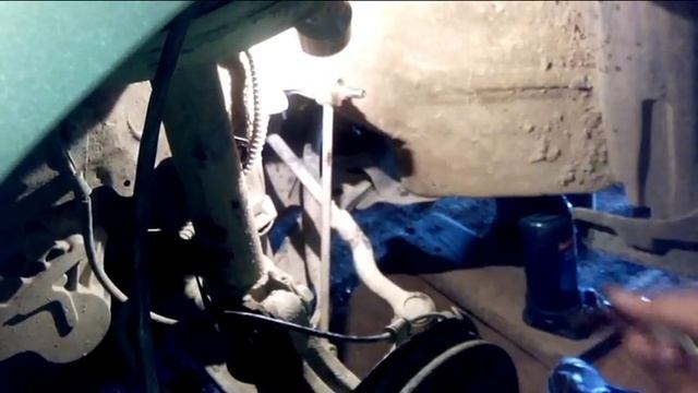 Замена передней стойки (АМОРТИЗАТОР). Replacement front shock absorber смотреть онлайн