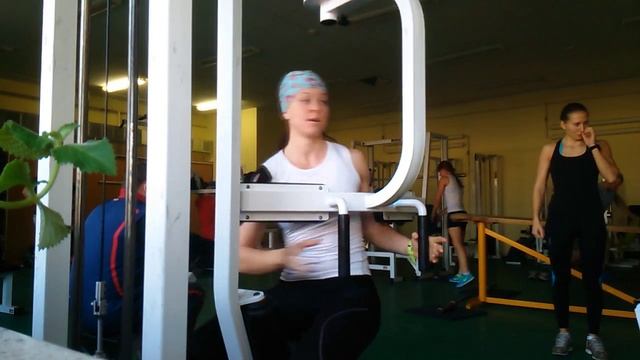 Strength training in the gym. Силовая подготовка в тренажерном зале.