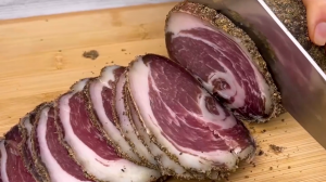 Я никогда не ела такого вкусного мяса. Капоколло (Capocollo) или Коппа (Coppa) — вяленая свиная шея.