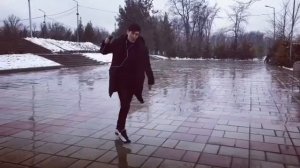 Казахский парень очень класно танцует шафл??