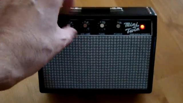Fender Mini Twin смотреть онлайн