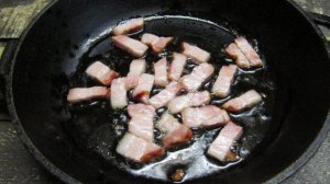 Жареные кабачки с яйцом и беконом