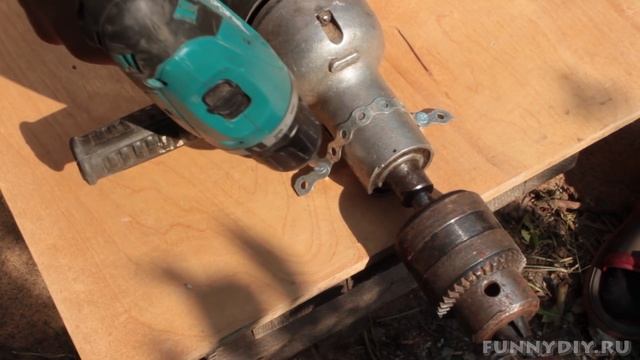 Вибростол из старой дрели своими руками / Vibrating table DIY смотреть онлайн