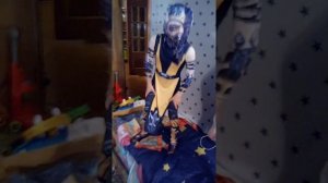 распаковка костюмы скорпиона из mortal Kombat