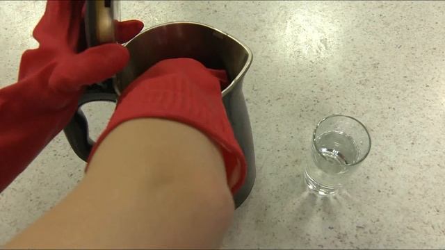 Цена качества. Чистим чайник и утюг лимоном и содой смотреть онлайн