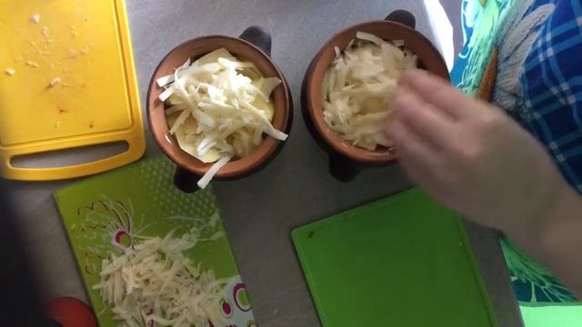 Картошка с курицей в горшочках!
