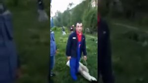 Мусульмане из Средней Азии решили зарезать барана на детской площадке