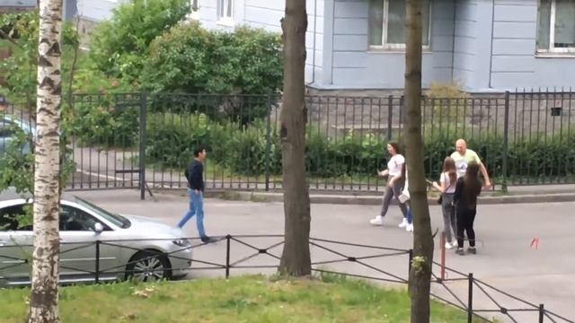 Russian girls dance in the street! смотреть онлайн
