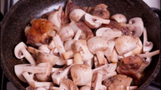 Перловая каша с мясом, грибами и овощами
