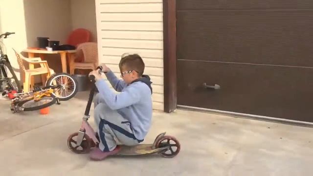 ,,Элитный самокат"/досмотрите до конца/поранил себе руку смотреть онлайн