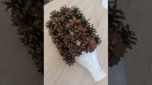 Мастер-класс «Ёжик из шишек и пластиковой бутылки»