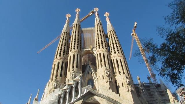 Барселона, Испания - Саграда Фамилия (Собор святого семейства) смотреть онлайн