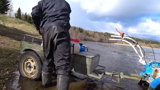 МОТОБЛОК "НЕВА МБ 23" ТАЩИТ ВОДУ ЗАДОМ НА ПЕРЁД! смотреть онлайн