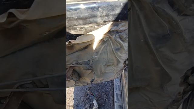 Mitsubishi Montero Sport. Как открыть заднюю дверь салона, когда заклинило замок. смотреть онлайн