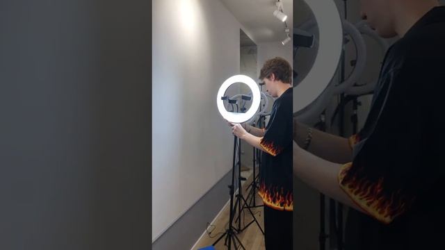 ОБЗОР САМОЙ МОЩНОЙ КОЛЬЦЕВОЙ ЛАМПЫ RL-14 смотреть онлайн