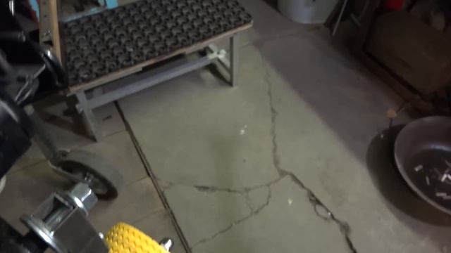 Тележка самодельная для погрузки лодочного мотора в авто.