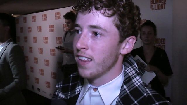 Premiere: Gurinder Chadha, Nell Williams, Frankie Fox | Blinded by the Light (The Fan Carpet) смотреть онлайн