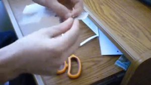 Вертолетик из бумаги и скрепки