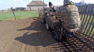 Самодельная картофелесажалка револьверного типа. Первые испытания в огороде