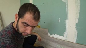 Ламинат на стены Как и на что клеить ламинат.