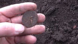 ШУРФЛЮ ТАМ ГДЕ МОНЕТУ НАШЁЛ - ШУРФ ВОЗЛЕ ФУНДАМЕНТА !!