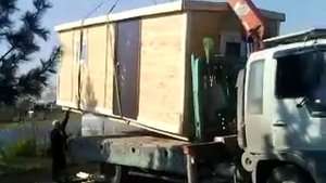 Погрузка дачной бытовки 6х2,3 манипулятором