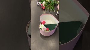 Как сделать коробочку с цветами и конфетами