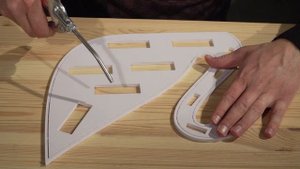 Лайфхак №15. Как склеить борт объемной буквы посередине прямого участка. Бортогиб. Жидкий акрил.