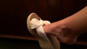 shoe dangle in public