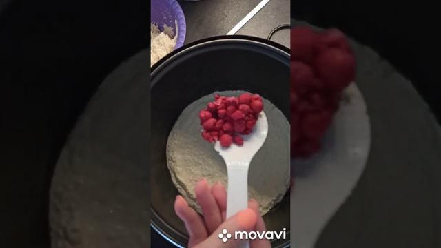 Творожная запеканка с малиной в мультиварке.