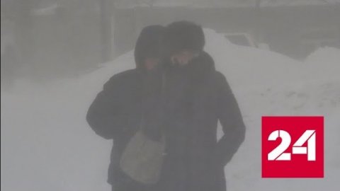 Снежный циклон в Магадане оставил людей без электричества - Россия 24 