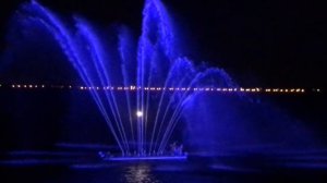 Открыли светомузыкальный фонтан Саратов набережная Сердце Волги)