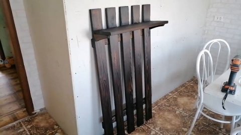 Сделал вешалку с зеркалом в прихожую