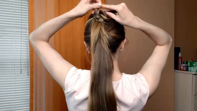 ЛЕТНЯЯ ПРИЧЁСКА ИЗ 3-Х ХВОСТИКОВ. СОЗДАЁМ СВОИМИ РУКАМИ. смотреть онлайн