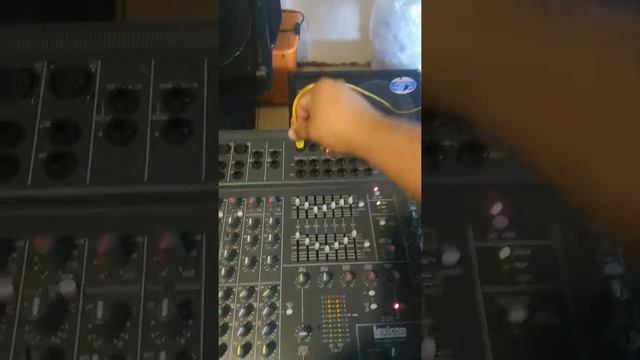 Soundcraft spirit powerstation 1200 mixer