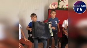 ВЕЛИКОЛЕПНОЕ ТРИО МАЛЕНЬКИЕ ЧЕЧЕНЦЫ ИСПОЛНЯЮТ ПЕСНЮ ПРО РОДИНУ