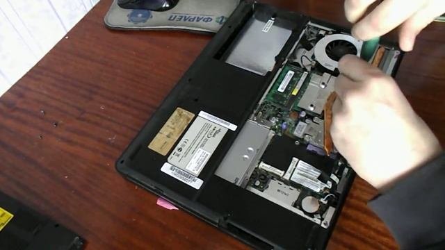 Чистка ноутбука Fujitsu Siemens от пыли своими руками