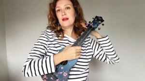 Укулеле урок: как выбрать, настроить, держать, как играть правой и левой рукой, 3 первых аккорда