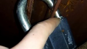 Открыл замок МОЛОТКОМ! Или как попасть домой без ключа!