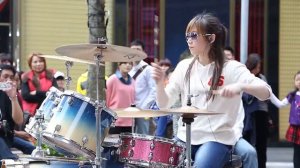 羅小白S. White [原曲 八三夭 - 東區東區] - Барабанщица-виртуоз из Тайваня.Amazing Girl Drummer