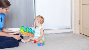 МЕЛКАЯ МОТОРИКА - занятия для детей от 9 месяцев до года (3 часть)