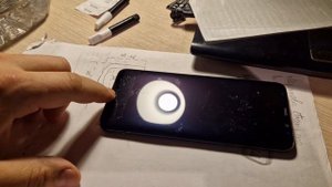 как быстро очистить дисплей от ультрофиолетового клея.