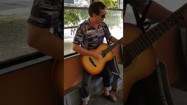 Сам пишет и поёт песни смотреть онлайн