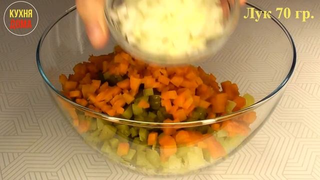 Салат из курицы. Салат с куриной грудкой. Салат с курицей, картошкой и солеными огурцами. смотреть онлайн