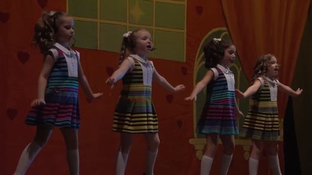 Берегите взрослых смотреть онлайн