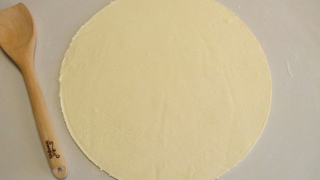 Пицца из слоеного дрожжевого теста