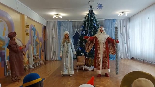 ?ПРЕДНОВОГОДНИЙ УТРЕННИК ТИМОФЕЯ! В ОБРАЗЕ СЫЩИКА. ДЕД МОРОЗ, СНЕГУРОЧКА И ПОДАРКИ. смотреть онлайн