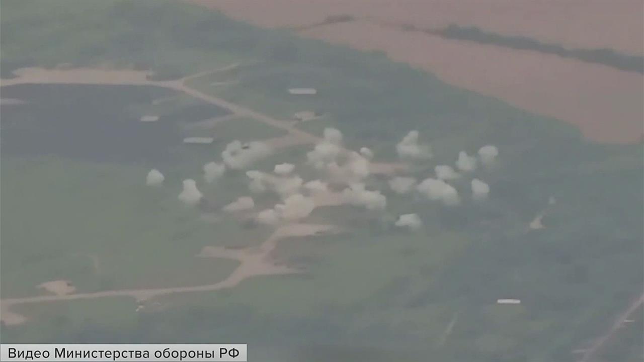 Российские военные нанесли групповой ракетный удар по аэродрому "Миргород" в Полтавской обл. Украины