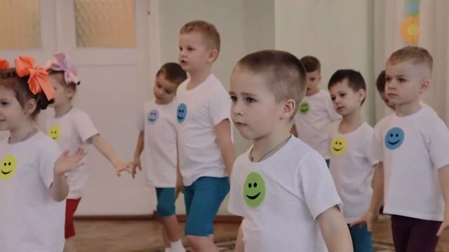 флешмоб "Подари улыбку другу"