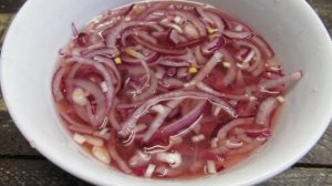 Салат из лука с оливками